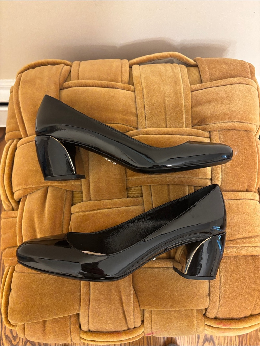 Prada patent leather pumps 38.5 with sculpted heels